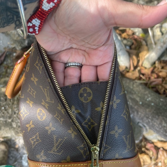 Louis Vuitton Brown Monogram Handbag - Picture 9 of 12